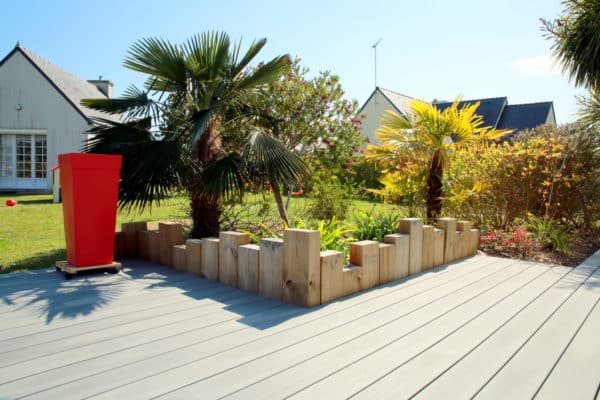 Terrasse composite et massif